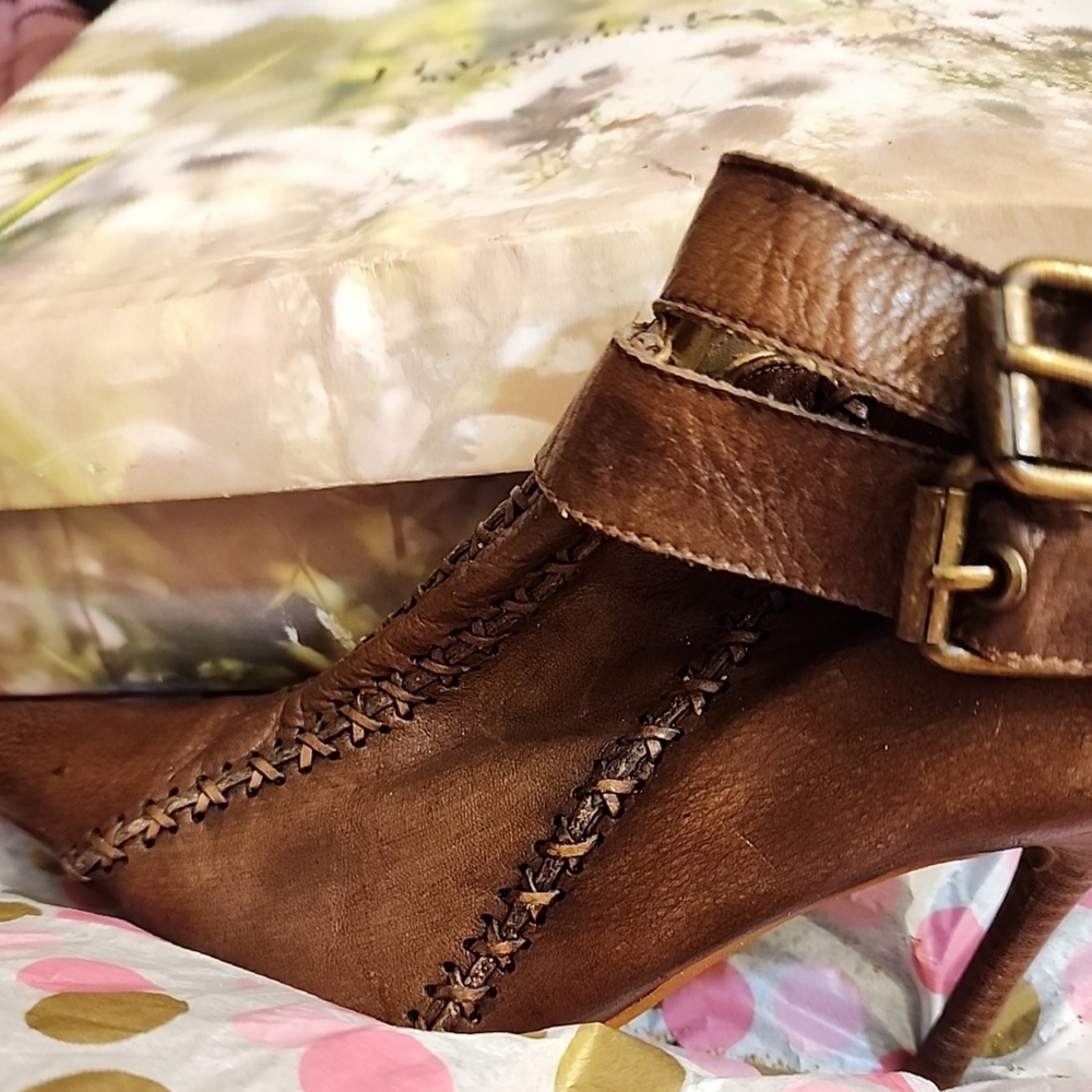 Carlos Leather Ankle Boots size 6.5 made in Brazil (only worn one time) - Picture 9 of 11